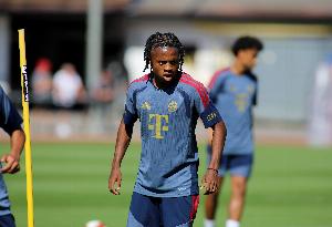 德天空：拜仁17岁小将麦克有可能升入一线队，或者外租锻炼